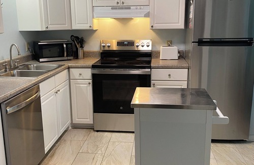 Fort Morgan Condo | Views! Book Fall! Beach, Pools, 1 indr, hot tub, pickleball 2BD-2BA sleeps 6