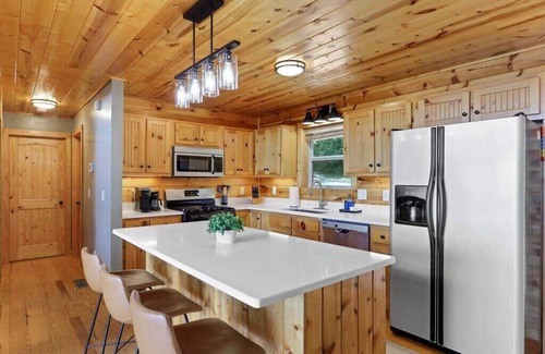 Blue Ridge Cabin | Views For Miles! ~ Hot Tub~ Pool Table~Poker Table