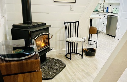 Camano Island House | Views, Hot Tub, Beach Access - Cabin on Camano!