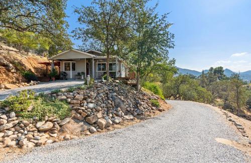 Kaweah House | Views, Hot Tub, Outdoor Shower, 15m from Sequoia