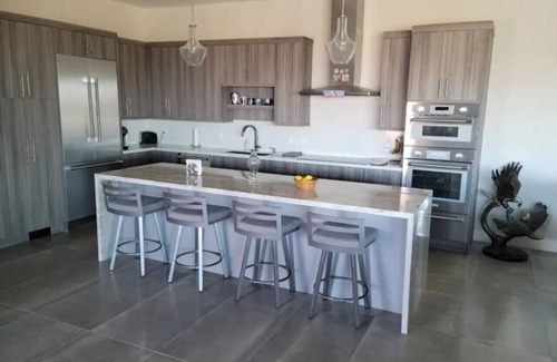 Diamante Del Lago House | Views/Modern/Pool/Spa/Sleeps 4