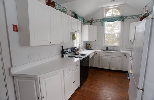 Truro House | Views of Cape Cod Bay Near Corn Hill (2214)