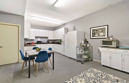 Lake Forest Park House | Views of Lake Washington and Mt. Rainier- North Seattle Area. Superb Location!