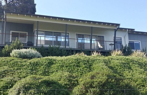 Yallingup House | Views of Redwall Valley and close to beaches and wineries.