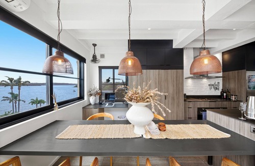 Vaucluse Apartment | Views of Sydney Harbour Bridge/10 mins from Bondi Beach