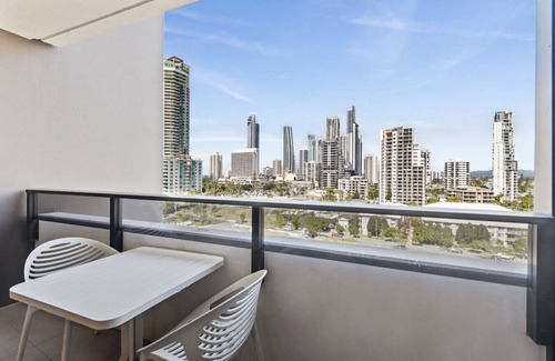 Surfers Paradise Apartment | Views over Surfers Paradise! 1 Bedroom Apartment
