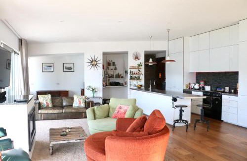 Akaroa House | Views Views Views - Taka Retreat - Akaroa Home
