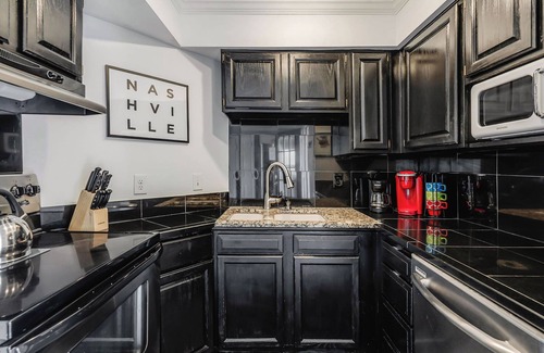 Rutledge Hill Condo | Views! Walk 2 Honkytonks! Free Parking