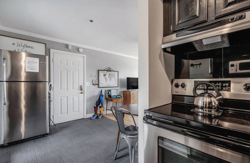 Rutledge Hill Condo | Views! Walk 2 Honkytonks! Free Parking