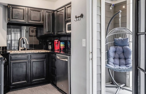 Rutledge Hill Condo | Views! Walk 2 Honkytonks! Free Parking