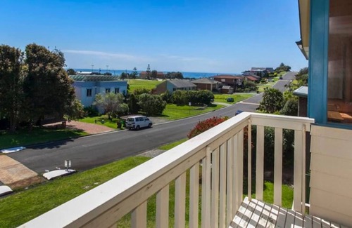 Gerringong Apartment | Viewtiful Unit - Stay 3 nights only pay for 2!