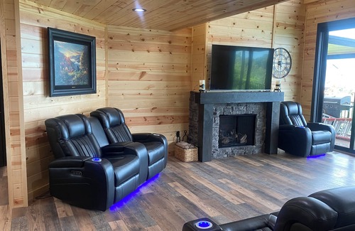 Chalet Village North Ski Chalet | VIEWZILLA! New! Best views in Chalet Village! Easy access with great parking!