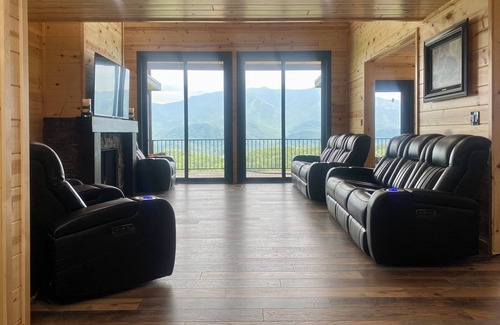Chalet Village North Ski Chalet | VIEWZILLA! New! Best views in Chalet Village! Easy access with great parking!