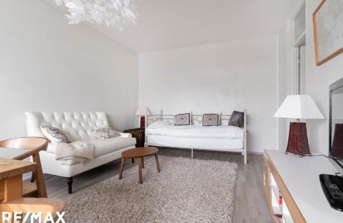 Espoo Apartment | Viherkallio two room apartment with kitchen and balkony