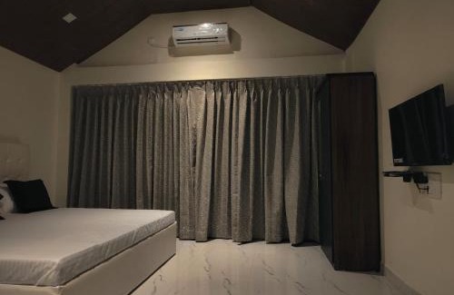 Kadadhe House | Vikas Boat Club and Restaurant