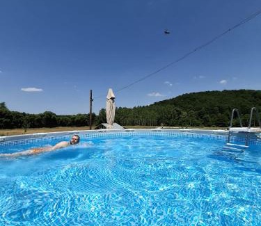 Mladenovac House | VIKENDICA GARAŠKI KUTAK