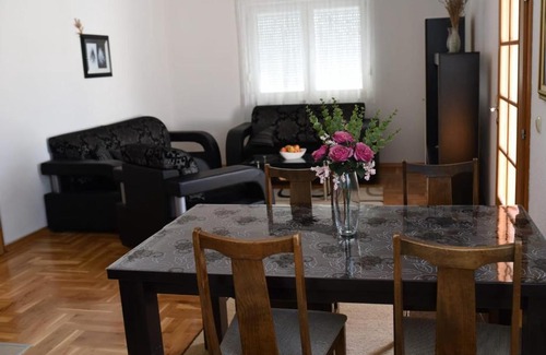 Canton 10 House | Vikendica Oaza mira
