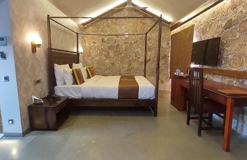 Halol Hotel | Vikrama Heritage Resort Pavagadh