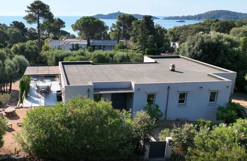 Pinarellu Villa | Villa 6 to 12 pers, swimming pool, 3mn walk to beaches, restaurants & water activities