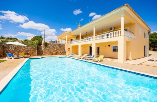 Silves Villa | Villa Entrecolinas - Four Bedroom Villa, Sleeps 8