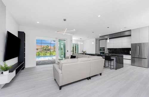 White Marsh Apartment | Vila 166 - Moderna Rotonda