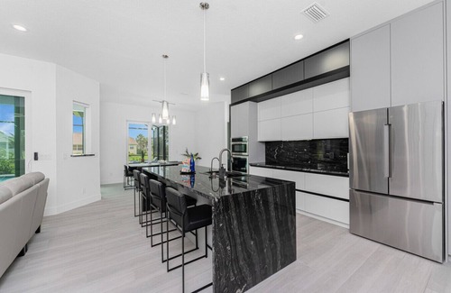 White Marsh Apartment | Vila 166 - Moderna Rotonda