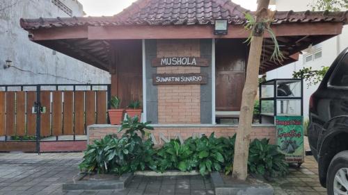 Pogung Lor Villa | Vila Mas Banana Leaf Vila