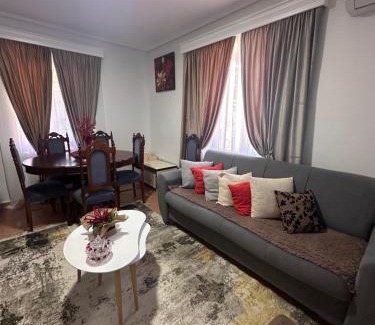 Piqeras Apartment | Vila Mema 2