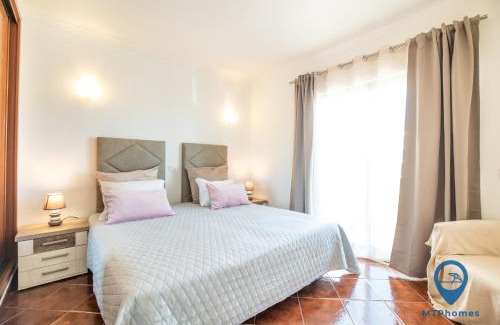 Correeira House | Vila Nico by MTPhomes