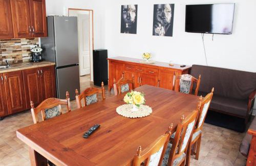 Sacueni House | VILA ONIX