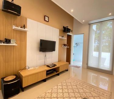 Oro Oro Ombo Villa | Vila Permata Adem Ayem