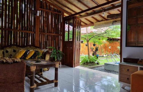Pogung Lor Villa | Vila Raja Banana Leaf Mlati