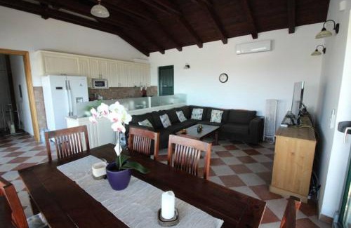 Zavala Villa | VILA SELLISTA WITH POOL and SPECTACULAR SEAVEIW
