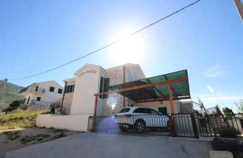 Zavala Villa | VILA SELLISTA WITH POOL and SPECTACULAR SEAVEIW