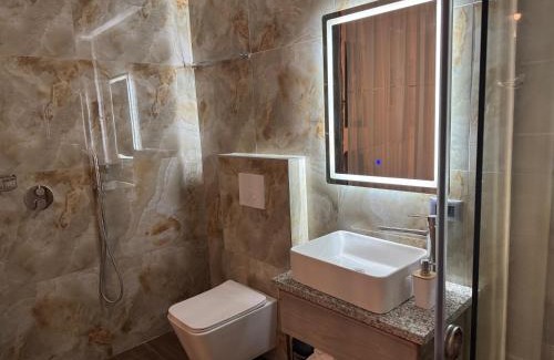 Rade House | Vila Shehi Guesthouse and Winery
