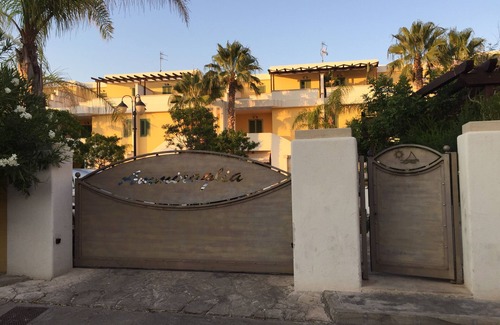 Baia Verde Villa | Villa in residence ideal for families 5 minutes walk from the beaches