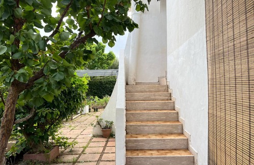 Sarroch Villa | Villa bifamiliare con giardino con tre camere da letto a 300 MT dalla spiaggia
