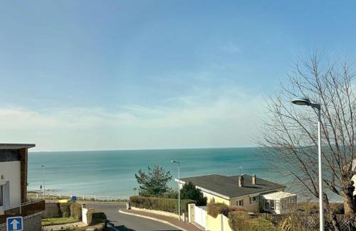 Donville-les-Bains House | Villa à 150m de la plage avec piscine et WiFi gratuit - FR-1-361-8