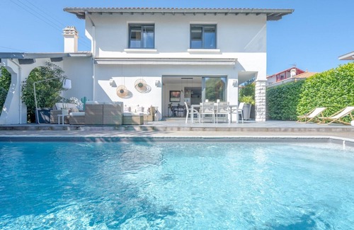 Anglet House | Villa à Anglet, 8 Couchages, Piscine Chauffée, 240m², Idéal Pour Famille