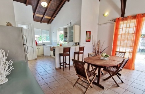 Sainte-Anne Villa | Villa à Sainte Anne Ref M055C 3ch piscine + 2appts