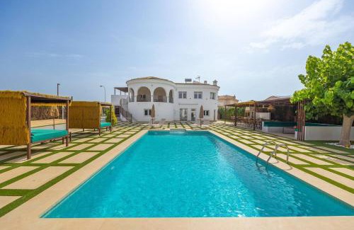 San Luis Villa | Villa única con piscina, perfecta para familias