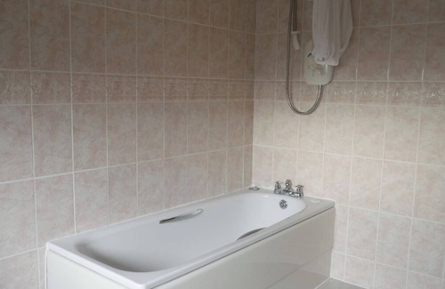 Pittenweem House | Villa 1, 3 Bedrooms, Sleeps 8, with Leisure Club Access