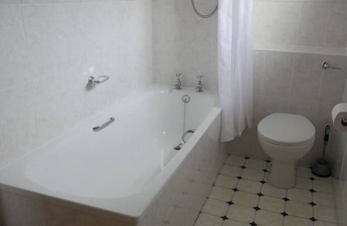 Pittenweem House | Villa 1, 3 Bedrooms, Sleeps 8, with Leisure Club Access