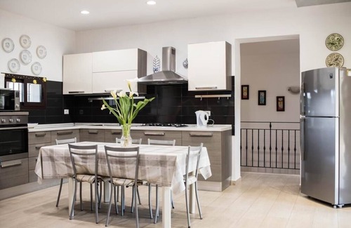 Alghero House | Villa 100 sq m, veranda, pool m 12 x 6, about 1.5 km from the sea and town.