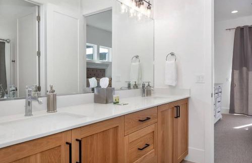Bloomington Apartment | Villa 13, 4 BEDROOM NEW LISTING! STUNNING! YEAR ROUND HEATED POOL & HOT TUB!