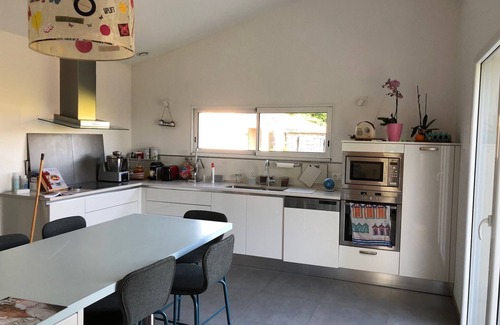 Cenac House | Villa 15minutes from Bordeaux with swimming pool in the middle of the vineyards.