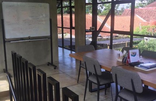 Bandung Villa | Villa 2 Lt 500M2 Di Perkotaan Margahayu Bandung