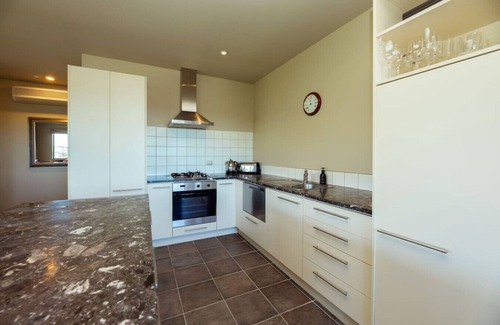 Windwhistle Apartment | Villa 206 Front Row Golf Views, Terrace Downs