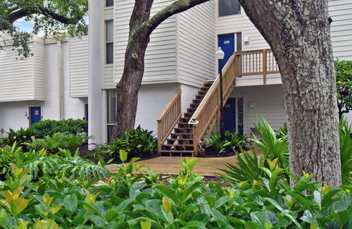 Jekyll Island Condo | Villa 208 - charming condo close to pool and beach
