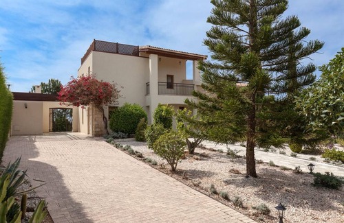 Aphrodite Hills Villa | Villa ∙ 3 bedrooms ∙ 6 guests